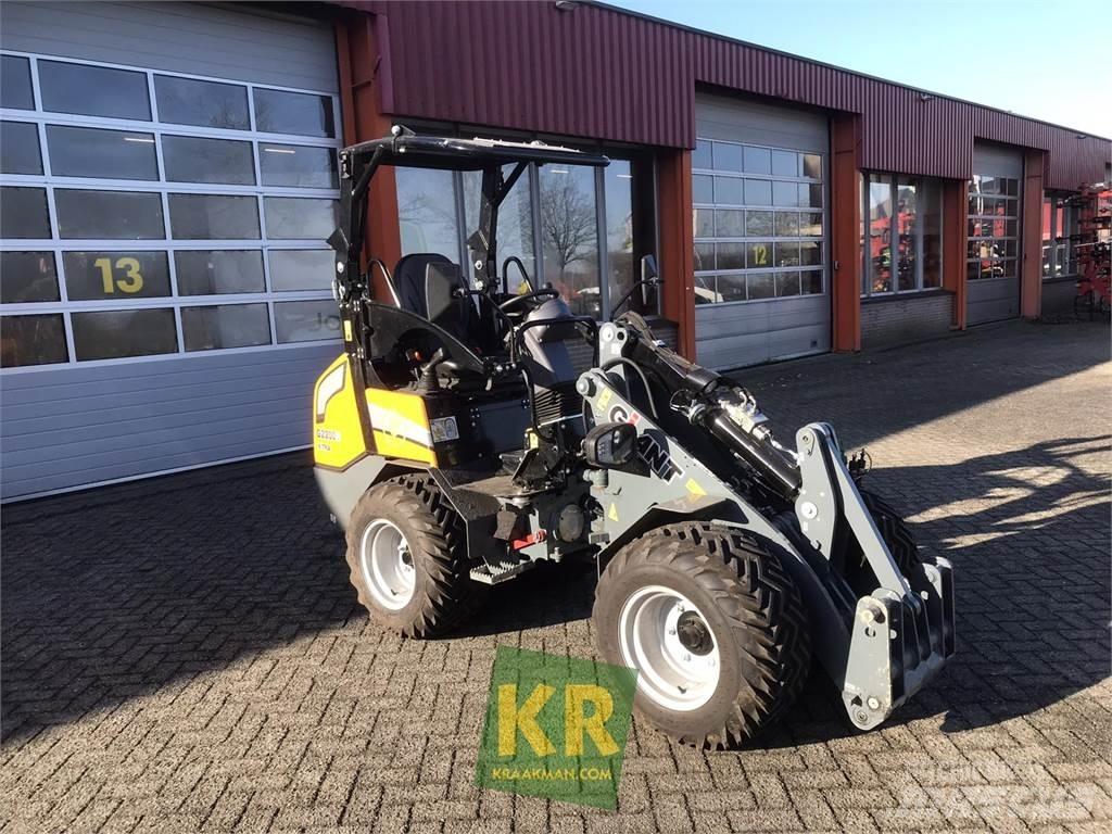 GiANT G2200E Čelní nakladače a rypadla