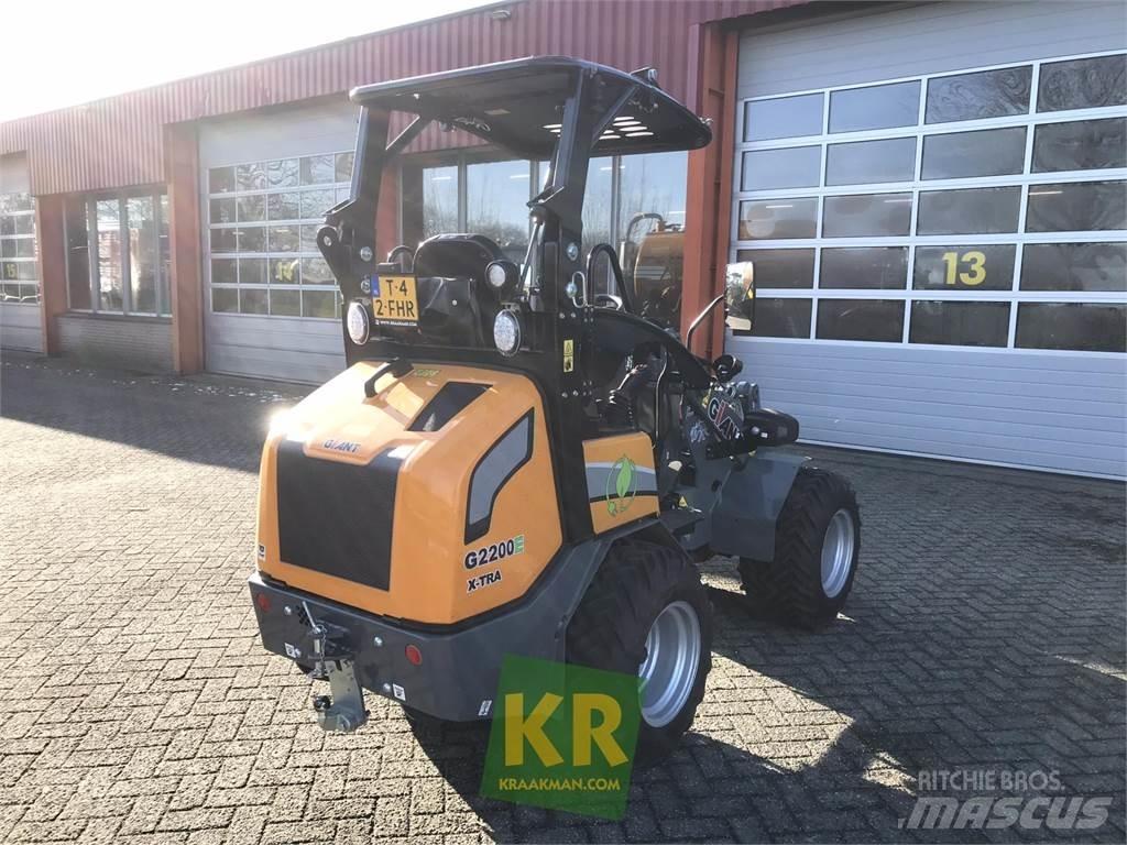 GiANT G2200E Čelní nakladače a rypadla