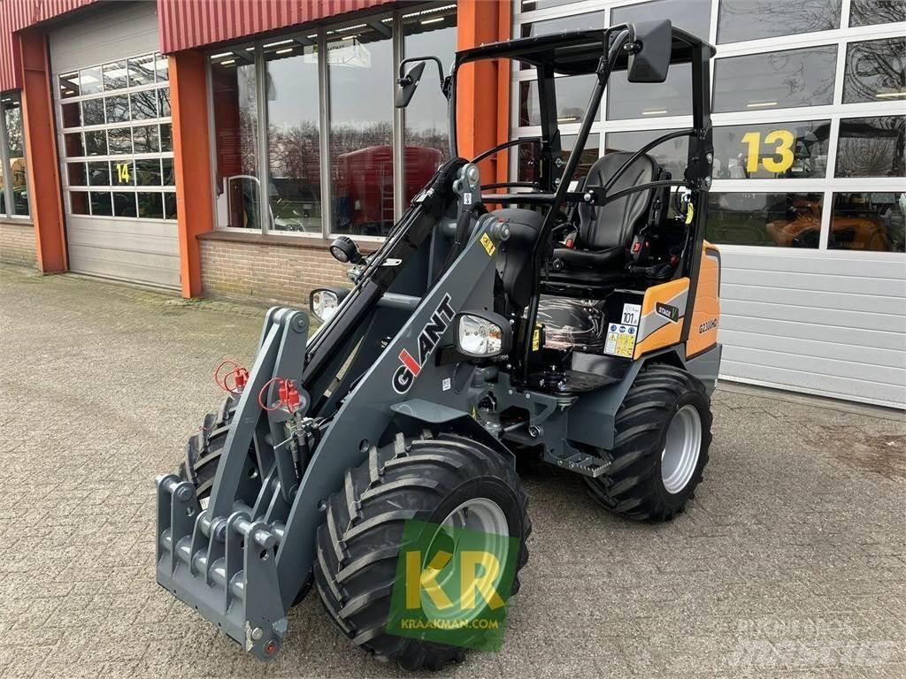 GiANT G2300 Čelní nakladače a rypadla
