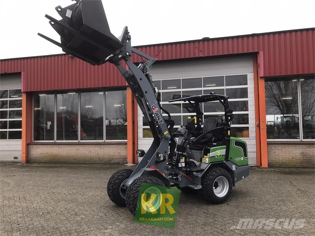 GiANT G2700E Čelní nakladače a rypadla