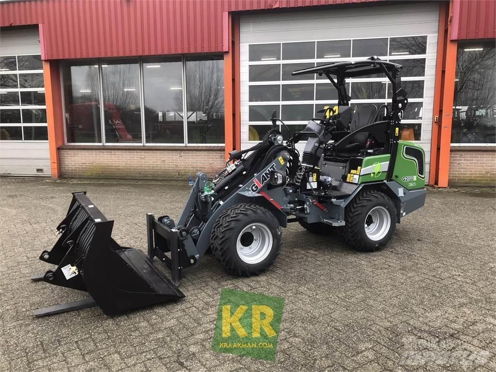 GiANT G2700E Čelní nakladače a rypadla