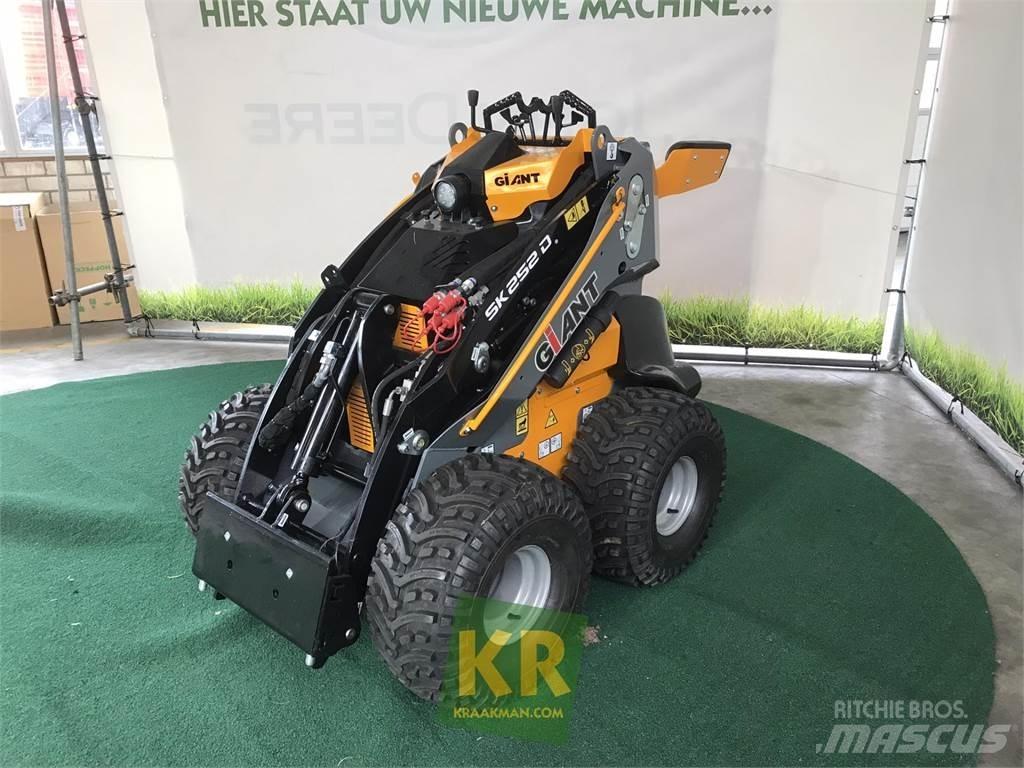 GiANT SK252D Čelní nakladače a rypadla