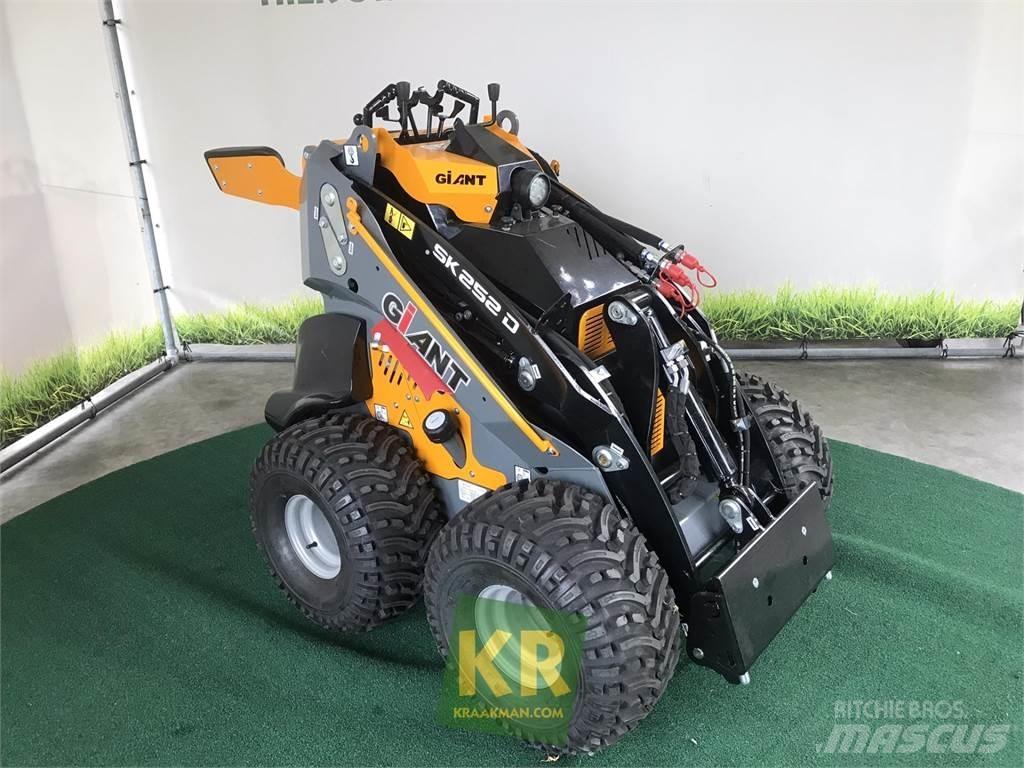 GiANT SK252D Čelní nakladače a rypadla