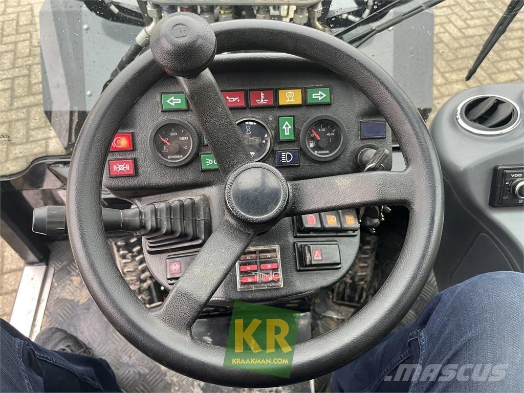 GiANT V5003 Čelní nakladače a rypadla