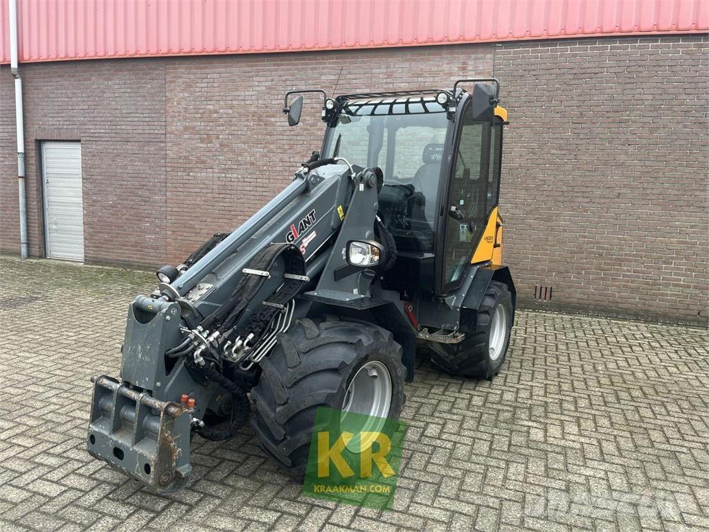 GiANT V5003 Čelní nakladače a rypadla
