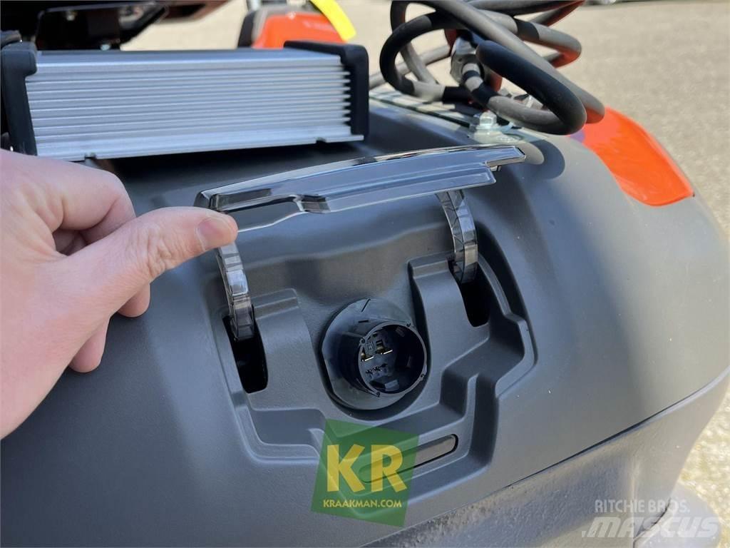 Husqvarna R200iX Samojízdné sekačky
