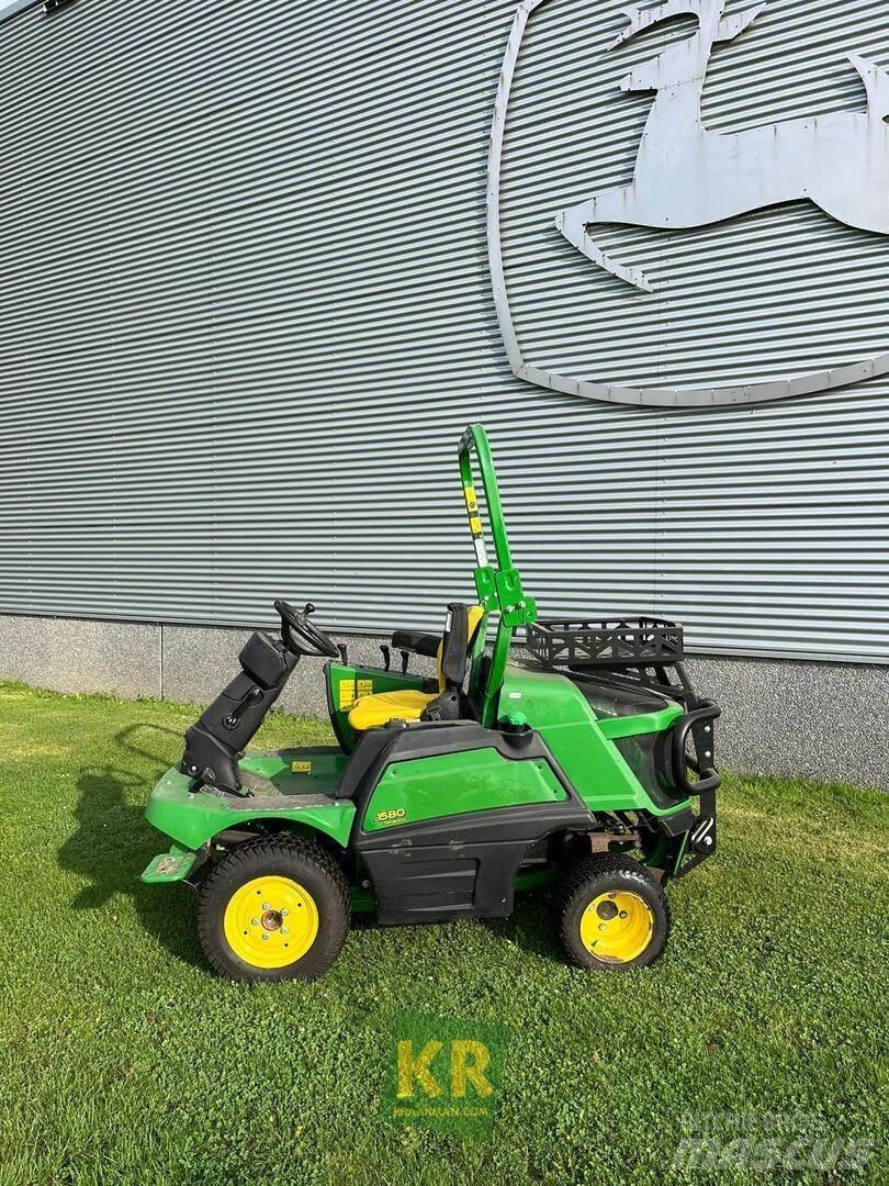 John Deere 1580 Sekačky pro sečení roughů a semiroughů