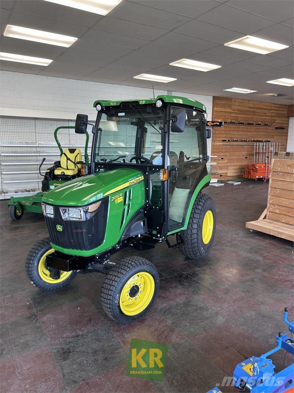 John Deere 2032R Kompaktní traktory