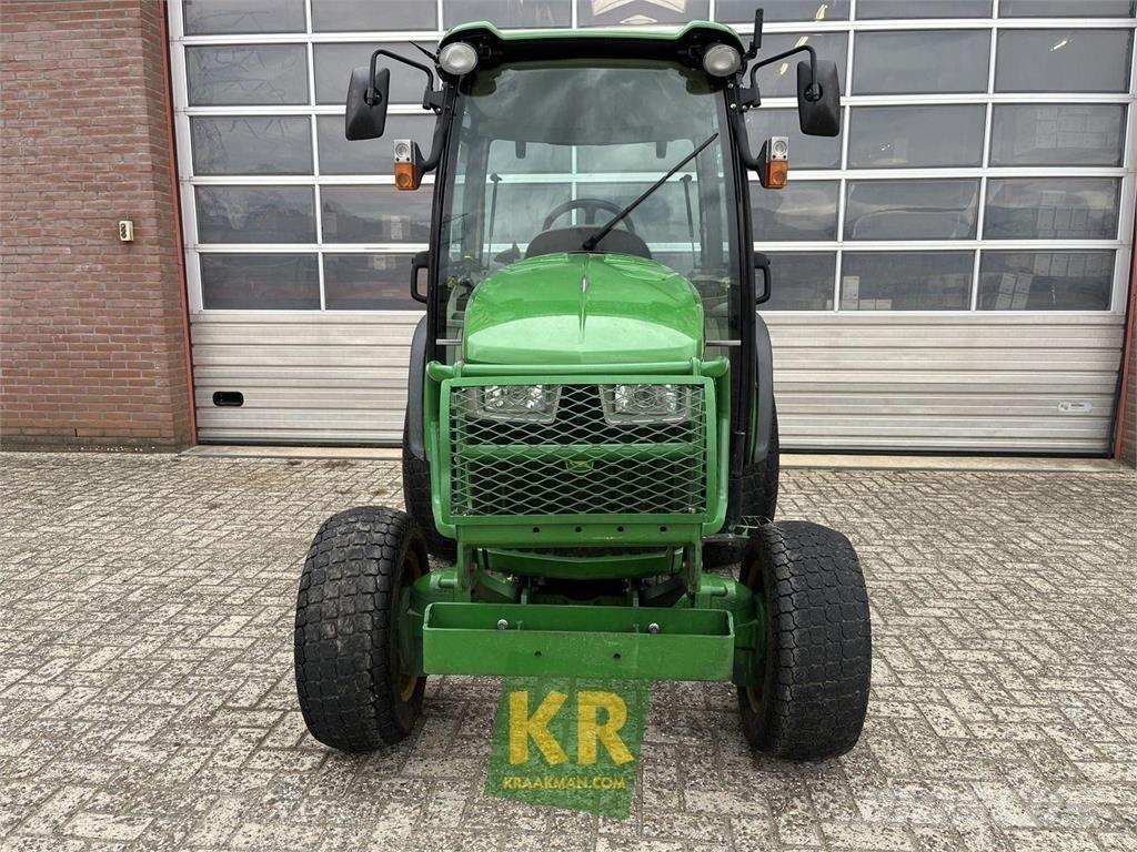 John Deere 3038R Kompaktní traktory