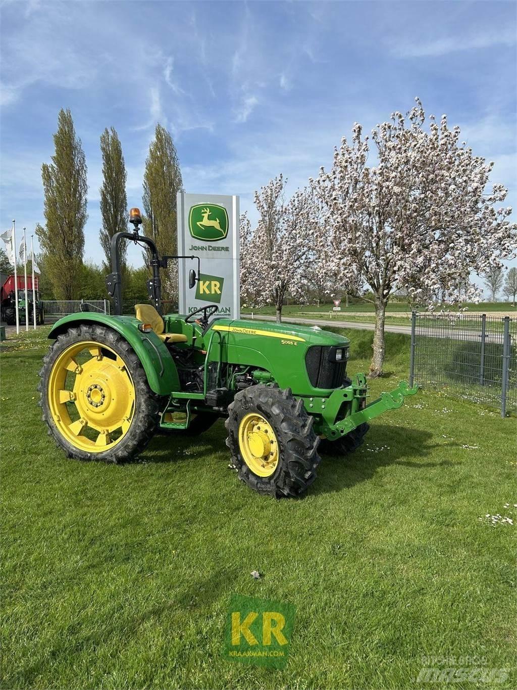 John Deere 5055E Traktory