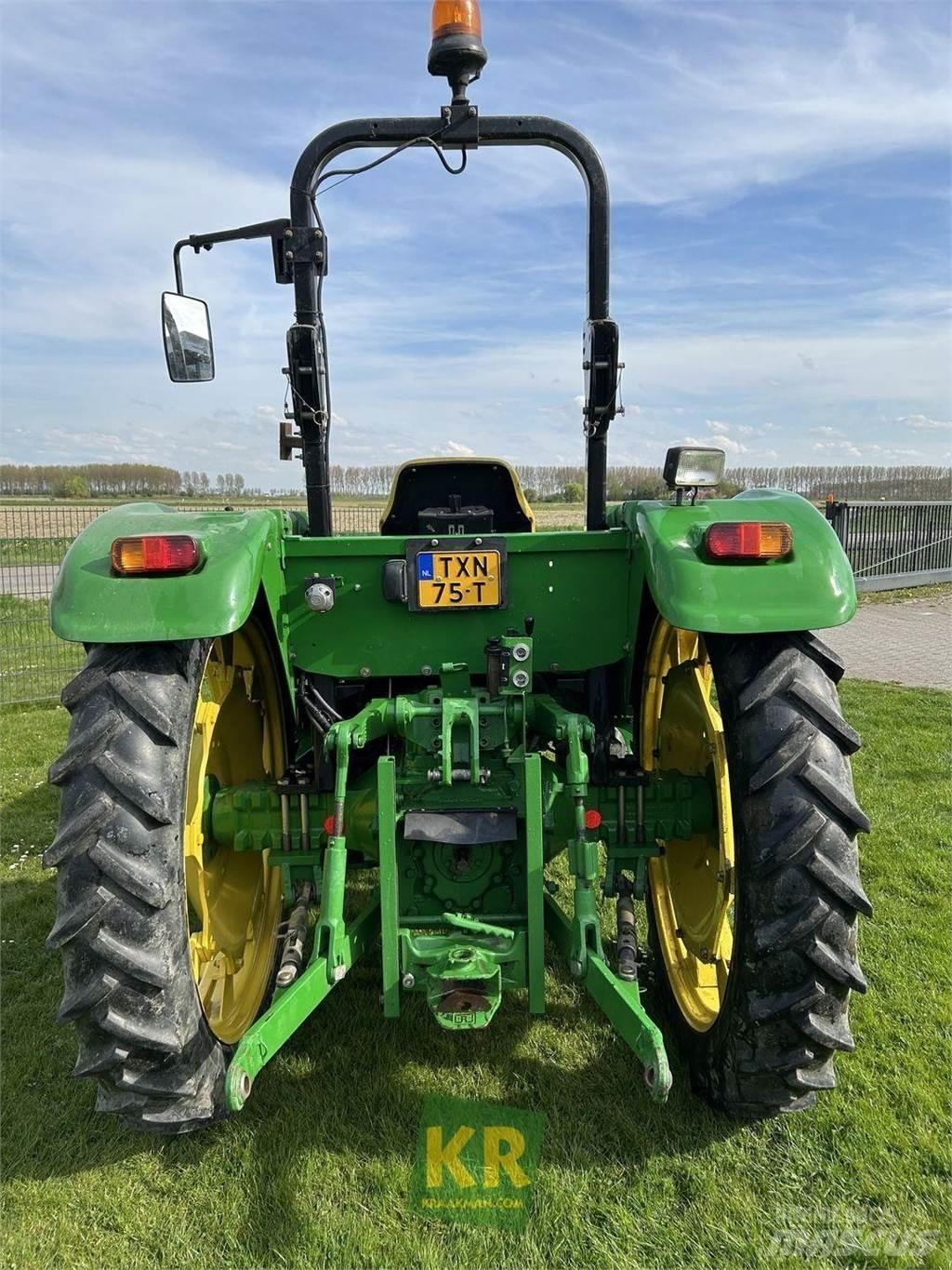 John Deere 5055E Traktory