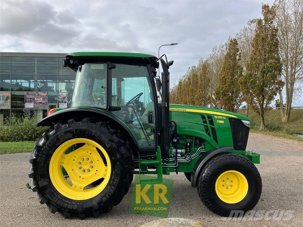 John Deere 5085M Traktory