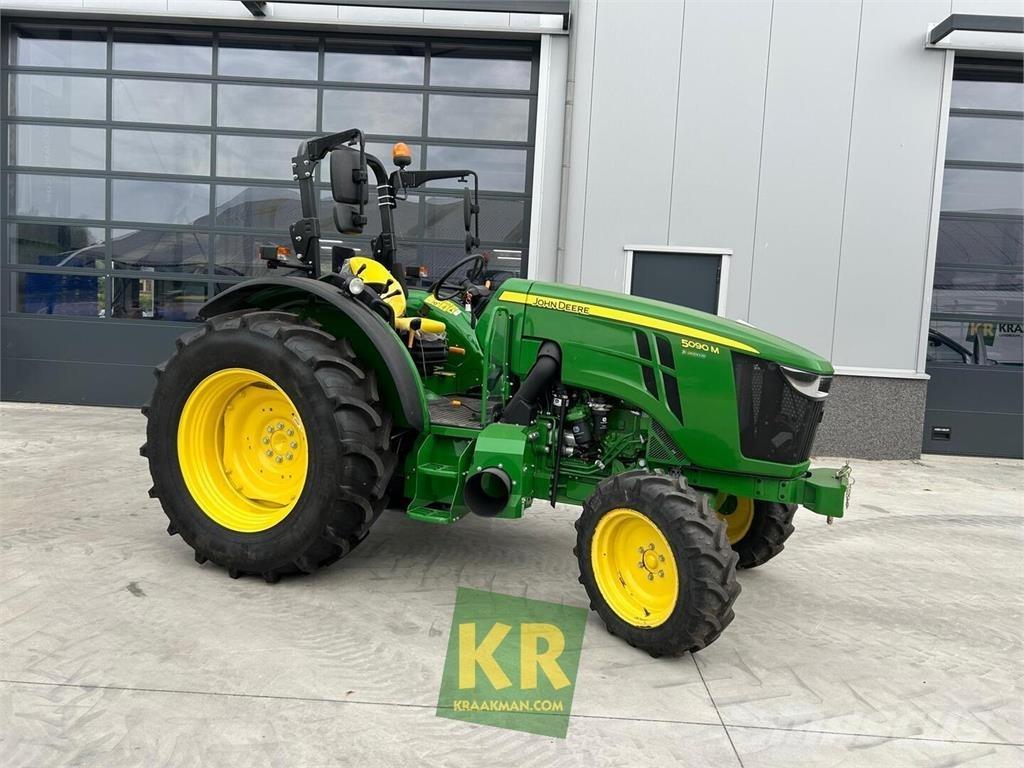 John Deere 5090M Traktory