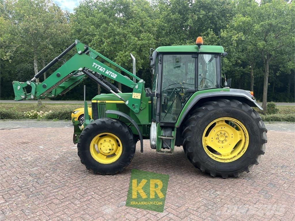 John Deere 6110 Traktory