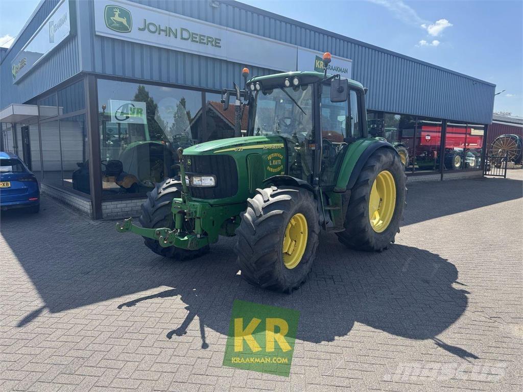 John Deere 6120 Traktory