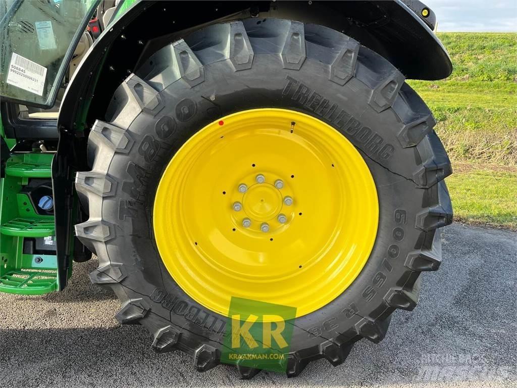 John Deere 6120M Traktory
