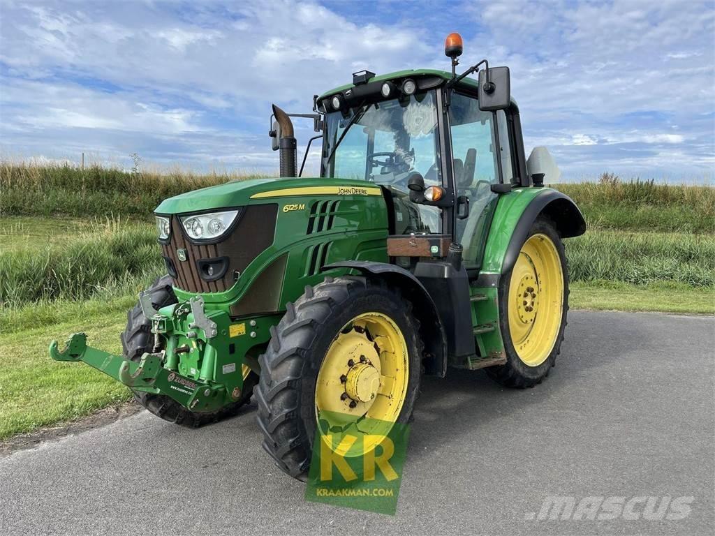 John Deere 6125M Traktory