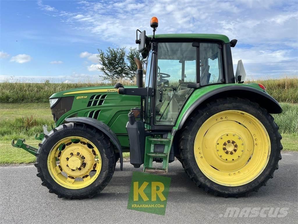 John Deere 6125M Traktory