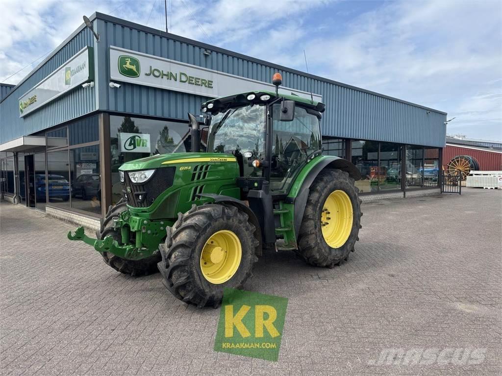 John Deere 6125R Traktory