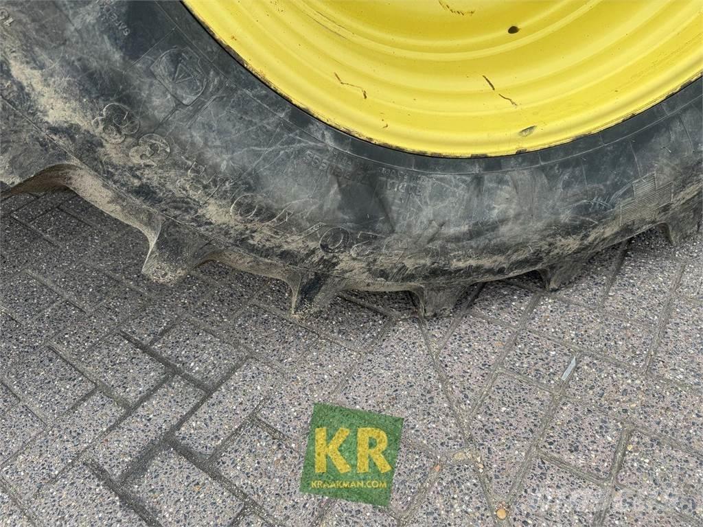 John Deere 6125R Traktory