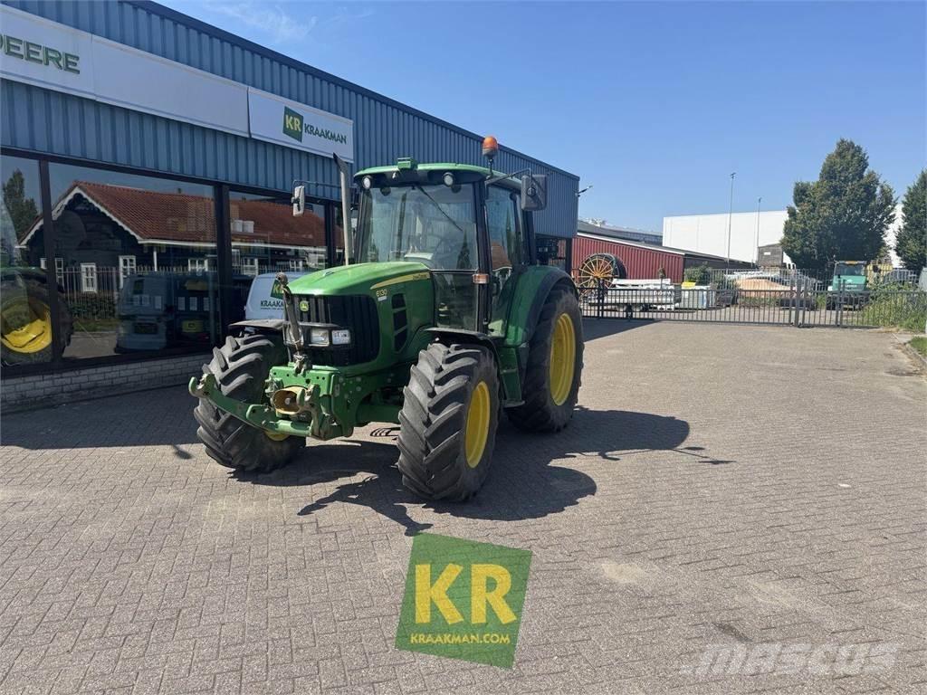 John Deere 6130 Traktory