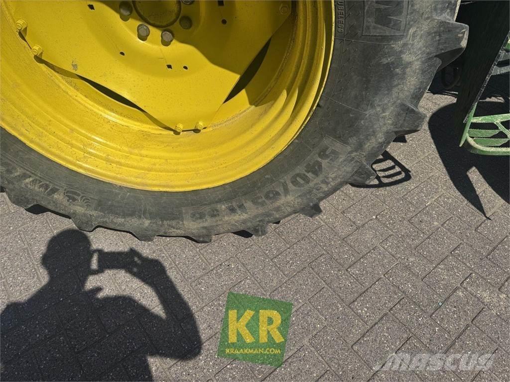 John Deere 6130 Traktory