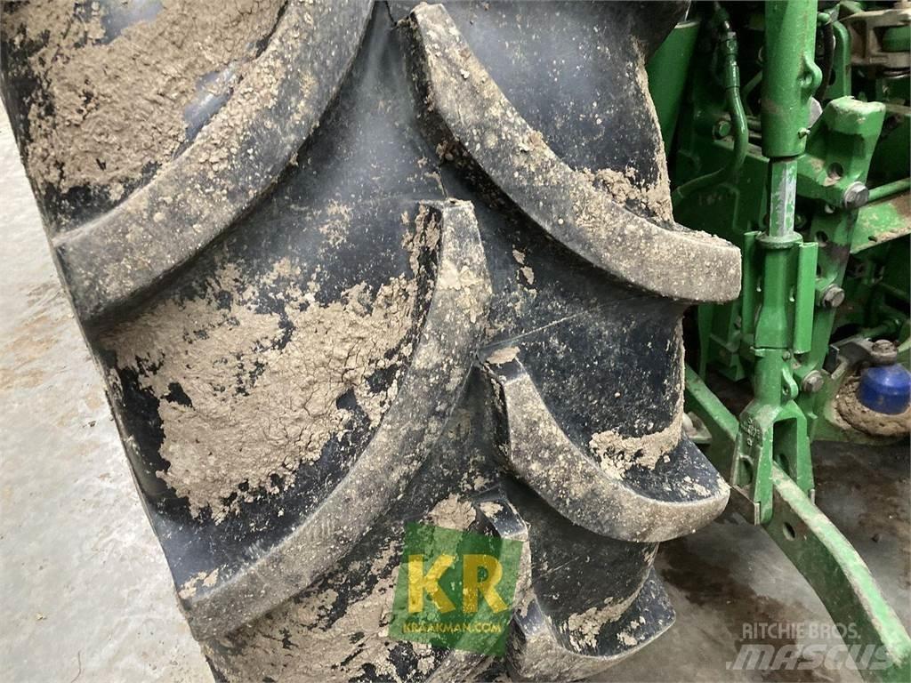 John Deere 6155R Traktory