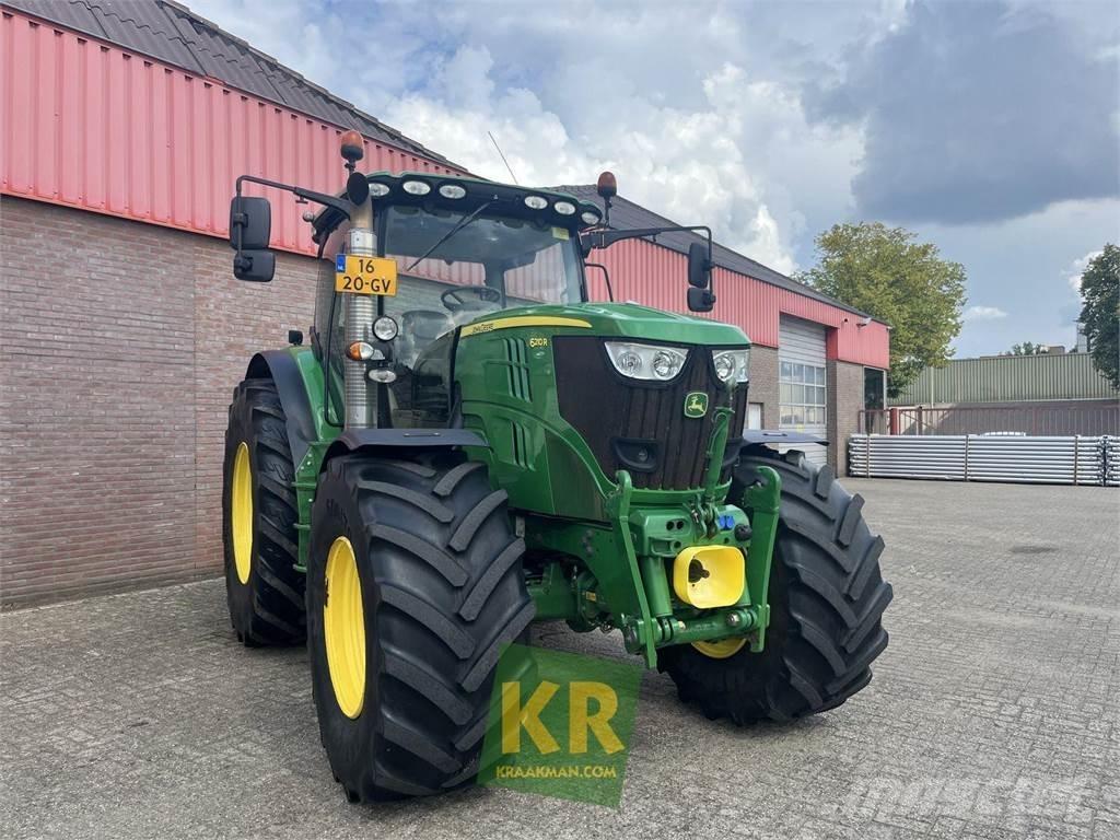 John Deere 6210R Traktory