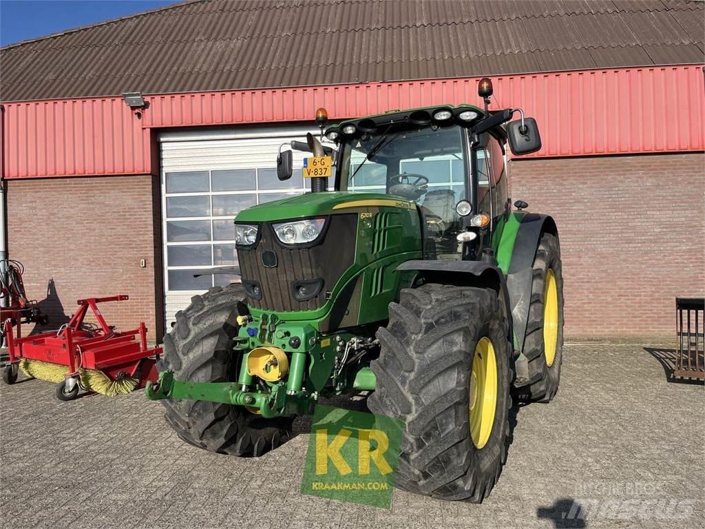 John Deere 6210R Traktory