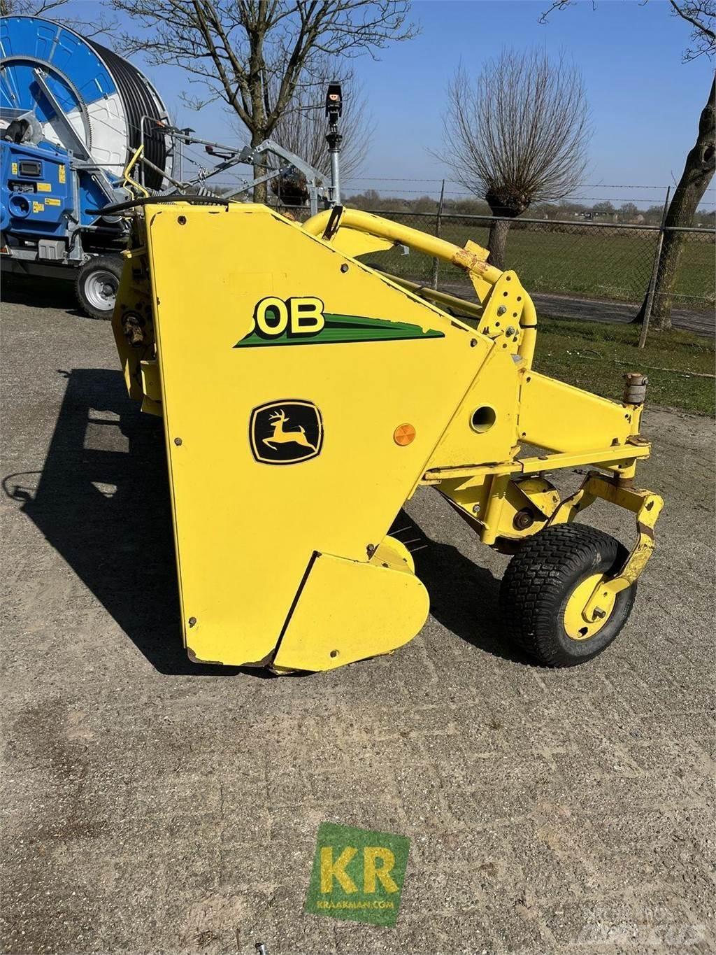 John Deere 630B Příslušenství strojů na seno a píci