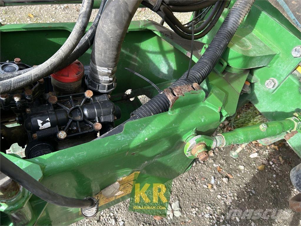 John Deere 840 Samohybné postřikovače