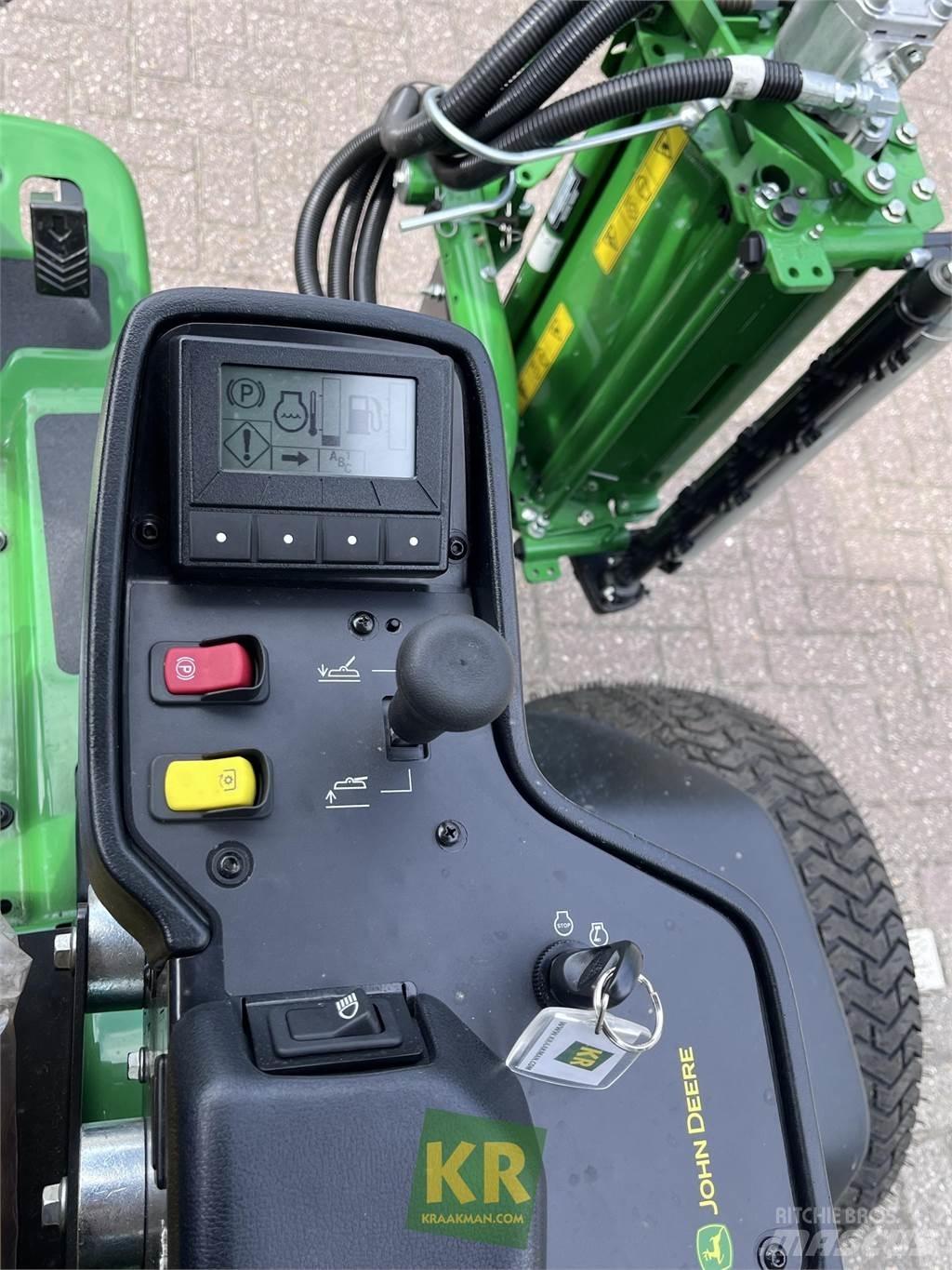 John Deere 8700A Sekačky greenů