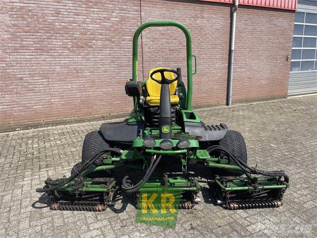 John Deere 8700A Sekačky greenů