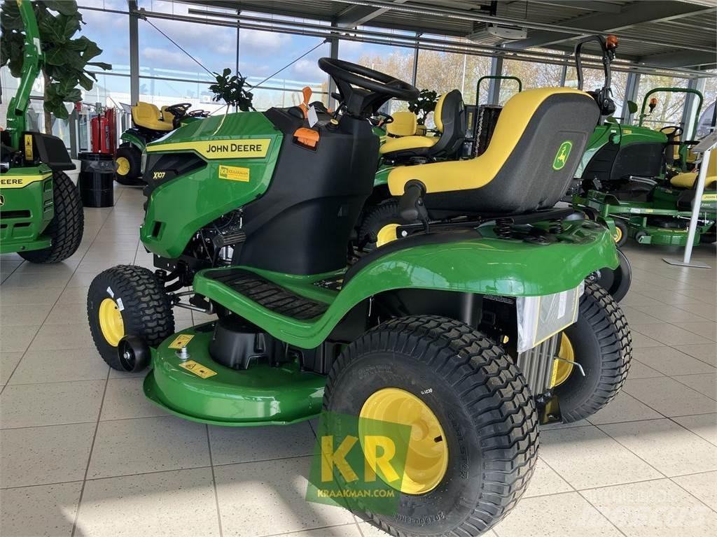 John Deere X107 Samojízdné sekačky