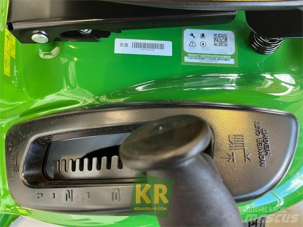 John Deere X127 Samojízdné sekačky