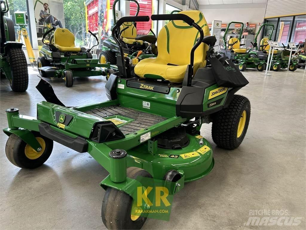 John Deere Z320R Další