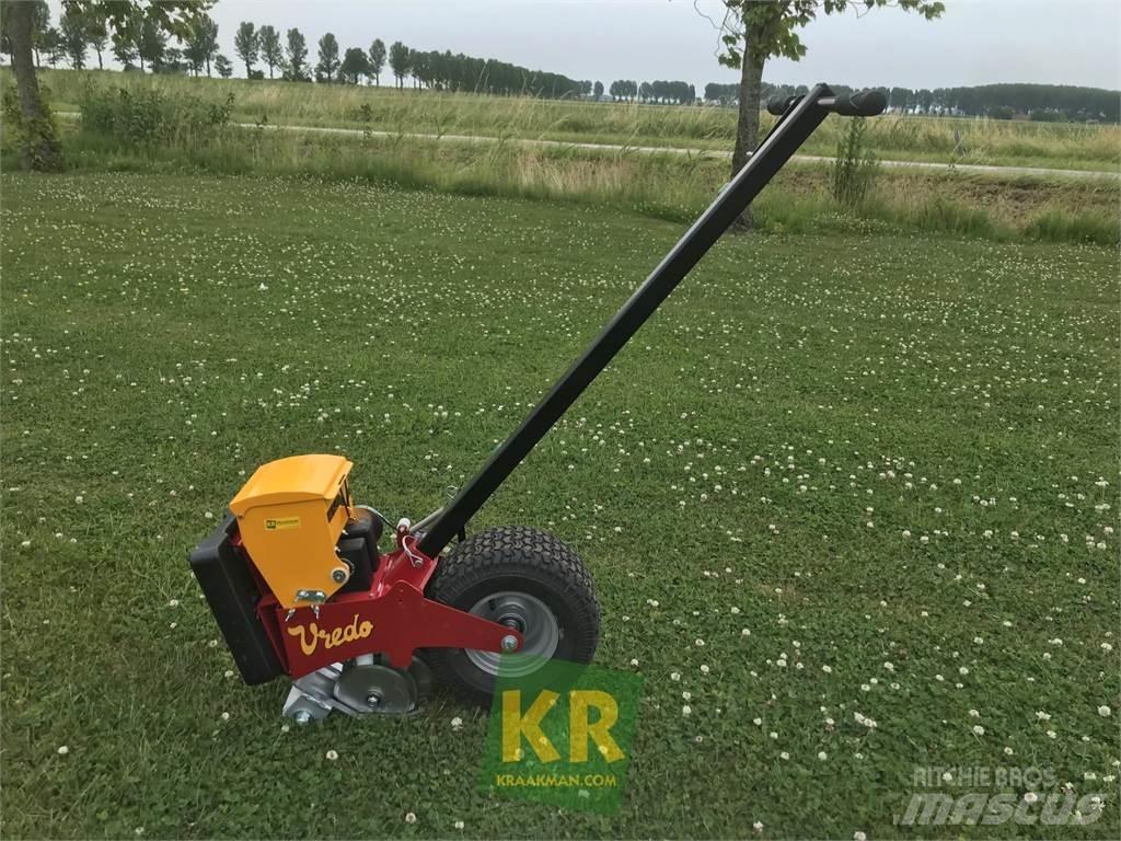 Vredo Turf Buddy Mechanické secí stroje