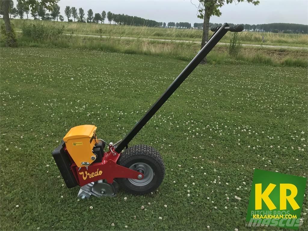 Vredo Turf Buddy Mechanické secí stroje