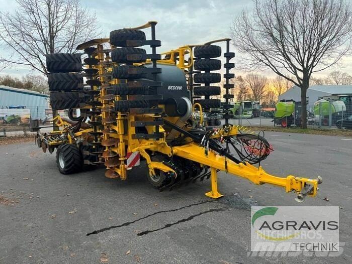 Bednar OMEGA OO 6000 Mechanické secí stroje