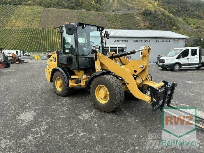 CAT 907 Kolové nakladače