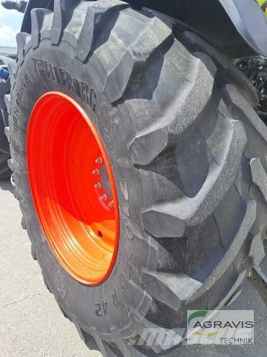 CLAAS AXION 870 Traktory