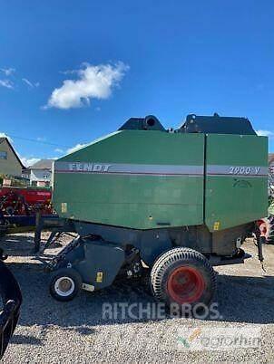 Fendt 2900V Lis na válcové balíky