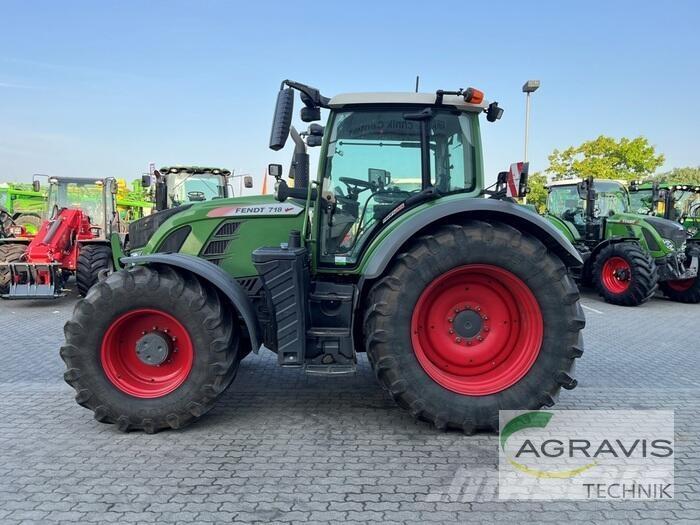 Fendt 718 VARIO S4 Traktory