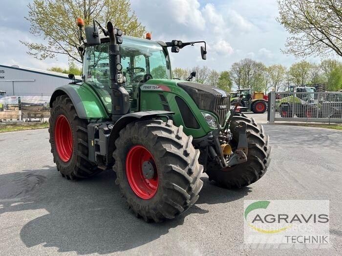 Fendt 724 VARIO S4 Traktory
