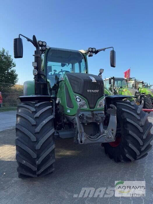 Fendt 724 VARIO S4 Traktory