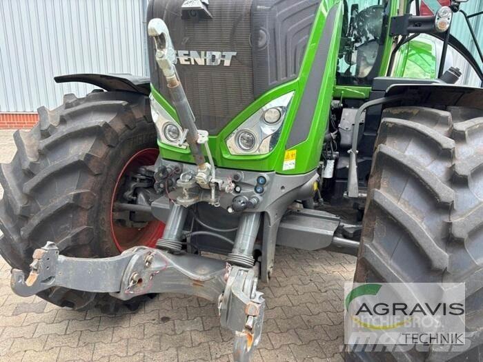 Fendt 828 VARIO S4 Traktory