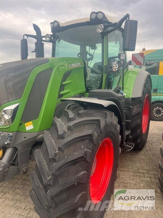 Fendt 828 VARIO S4 Traktory