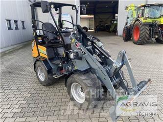 GiANT G2200E Kolové nakladače