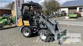 GiANT G2200E Kolové nakladače