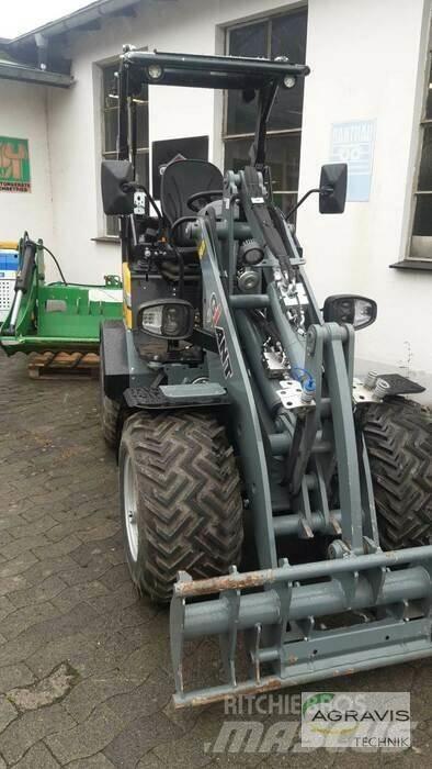 GiANT G2200E-3 Kolové nakladače